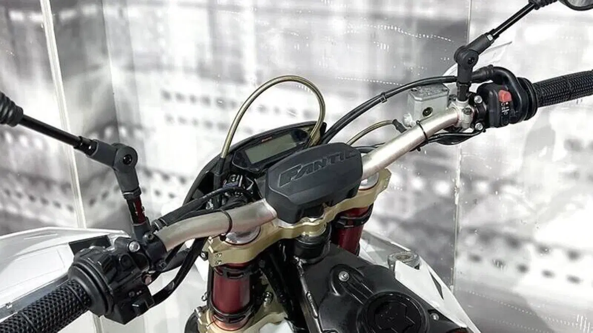 Fantic Motor XMF 125 Motard Competition 4t (2021 - 22)  (6)