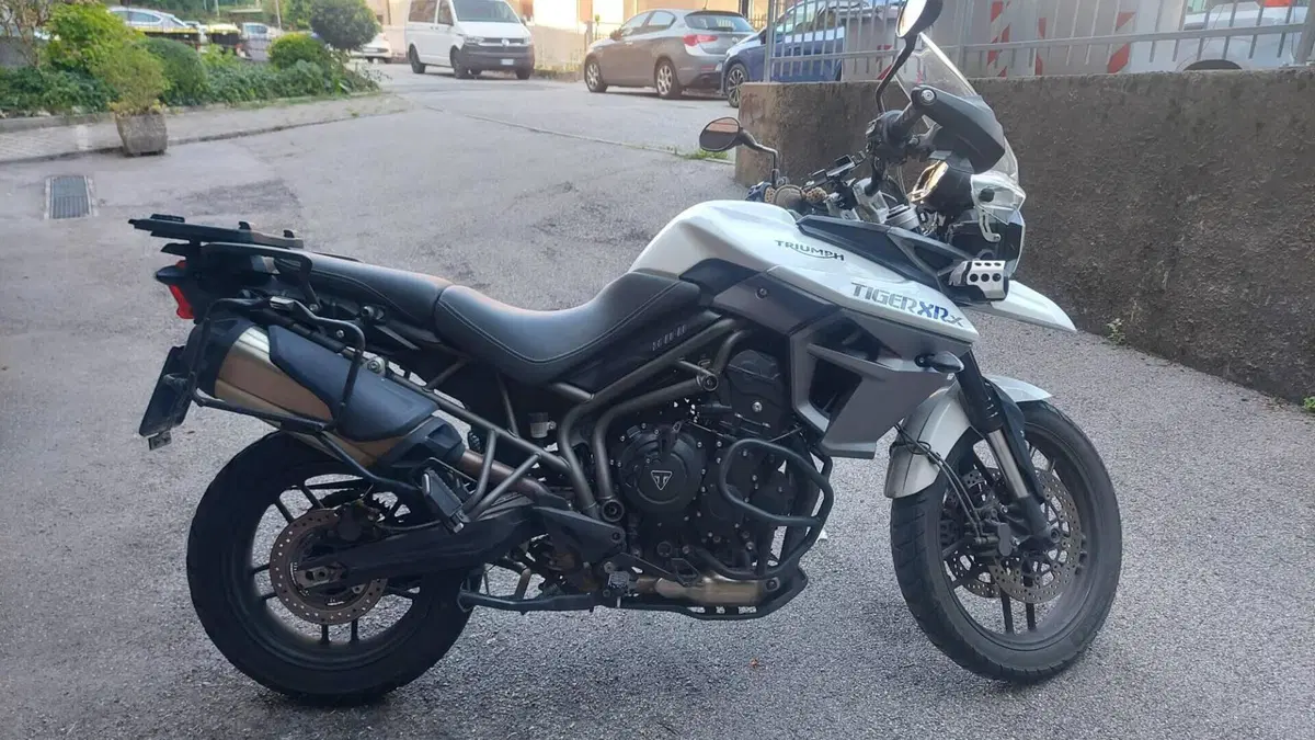 Triumph Tiger 800 XRx (2015 - 17)  (8)