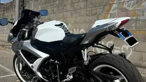 Suzuki GSX R 600 (2008 - 10)  (12)