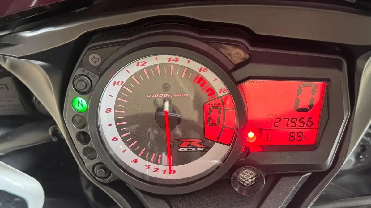 Suzuki GSX R 600 (2008 - 10)  (18)