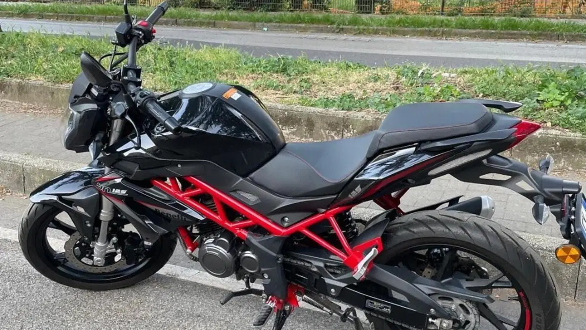 Benelli BN 125 (2021 - 25)  (2)