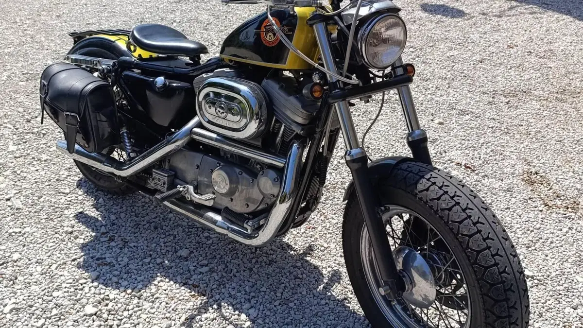 Harley-Davidson 883 Hugger (1994 - 00) - XLH 