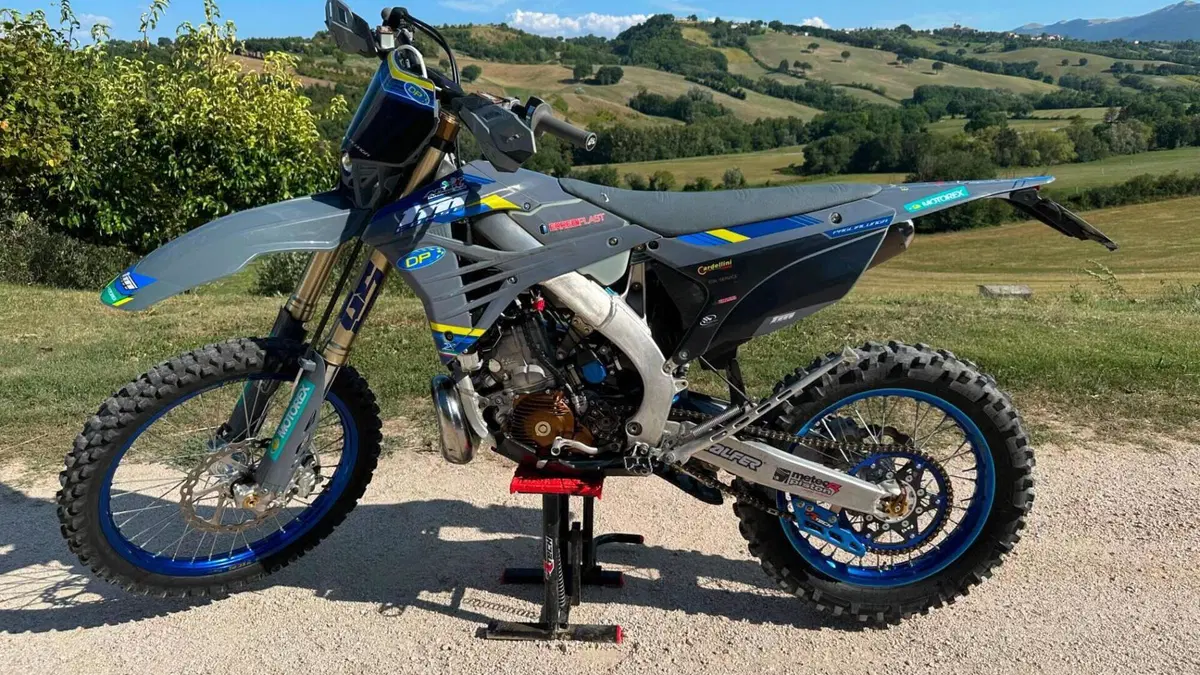 Tm Moto EN 250 ES Fi 2T TM Corse (2026)  (2)