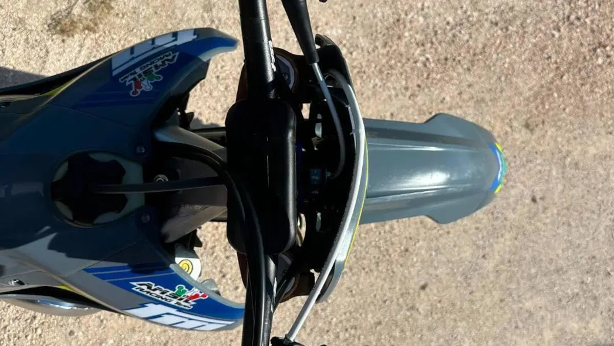 Tm Moto EN 250 ES Fi 2T TM Corse (2026)  (9)