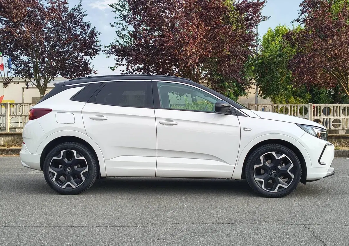 Opel Grandland 1.5 ecotec Ultimate s&s 130cv at8 (3)