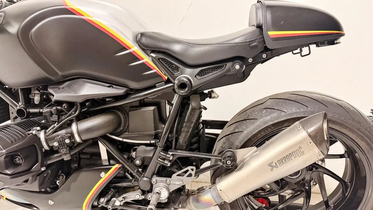 Bmw R nineT 1200 Racer (2017 - 20)  (4)