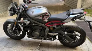 Triumph Street Triple RS (2020 - 22)  (2)