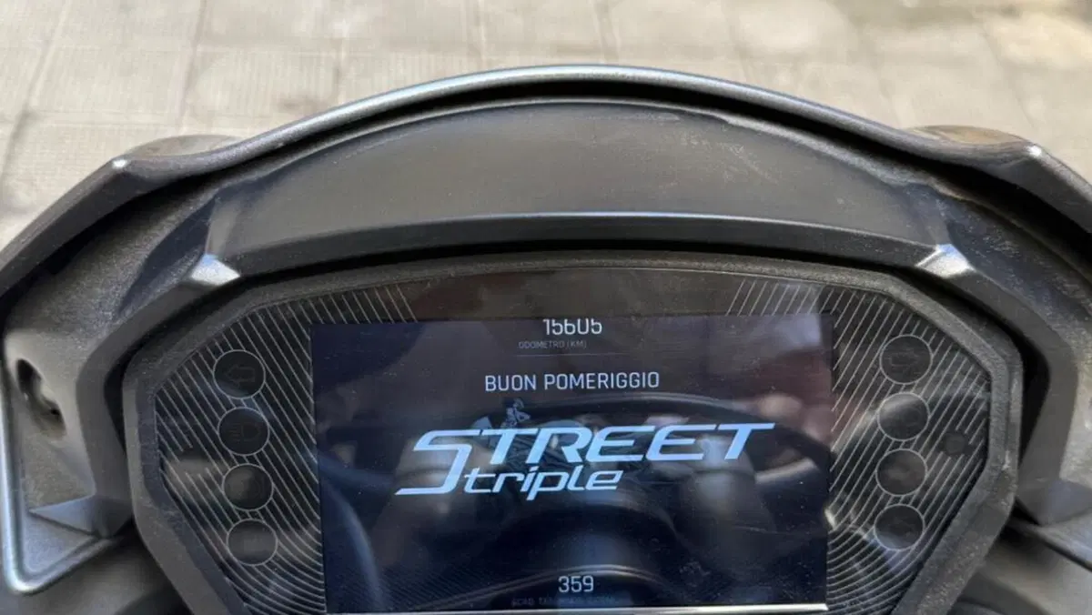 Triumph Street Triple RS (2020 - 22)  (4)