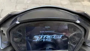 Triumph Street Triple RS (2020 - 22)  (4)