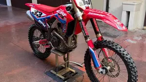 Honda CRF 250R (2022)  (4)