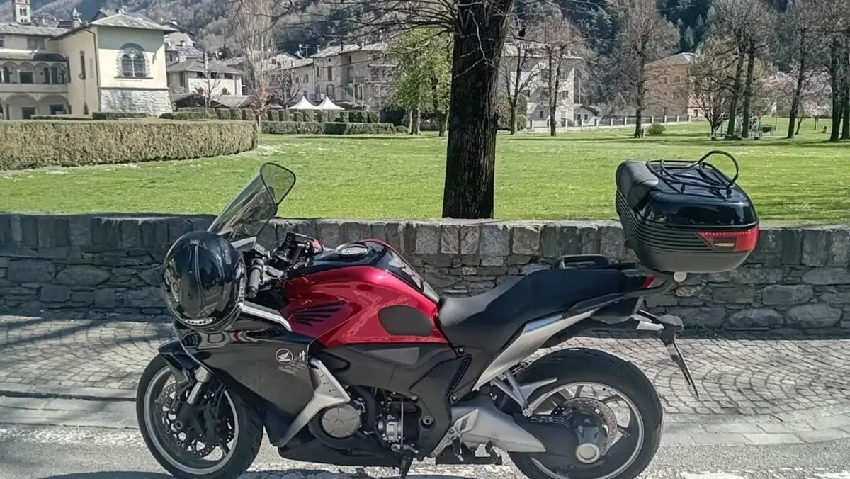 Honda VFR 1200 F ABS (2009 - 16)  (6)
