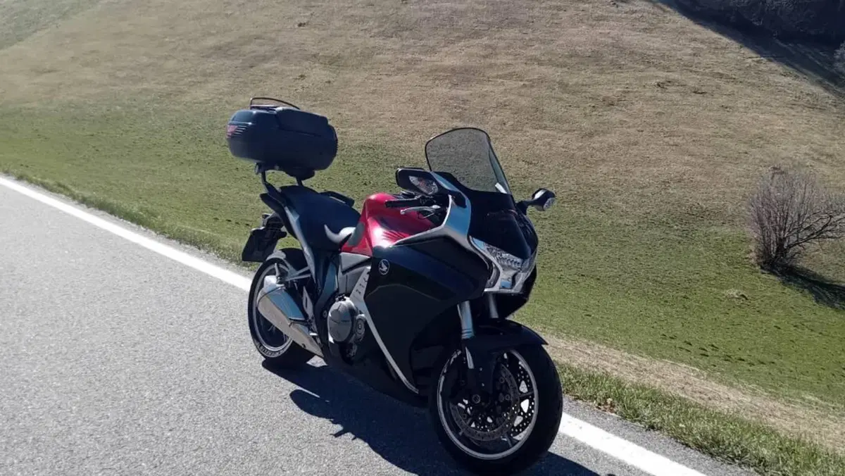 Honda VFR 1200 F ABS (2009 - 16)  (7)
