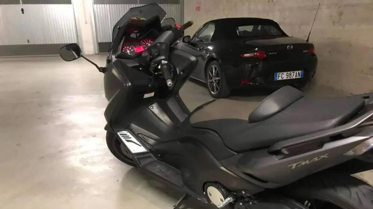 Yamaha T-Max 530 Black Max (2012 - 14)  (4)