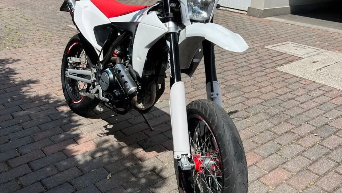 Fantic Motor XMF 125 Motard Performance 4T (2023 - 24)  (6)
