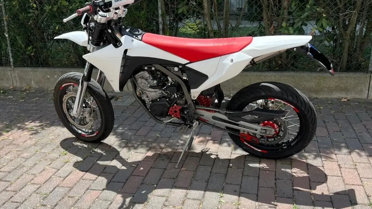 Fantic Motor XMF 125 Motard Performance 4T (2023 - 24)  (8)