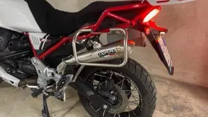Moto Guzzi V85 TT Evocative Graphics (2021 - 23)  (4)