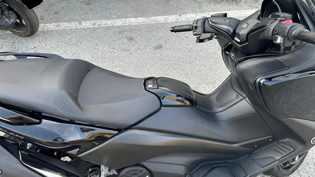 Yamaha T-Max 530 (2017 - 19)  (8)