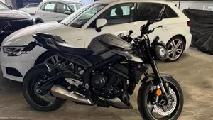 Triumph Street Triple 765 R (2023 - 26)  (2)