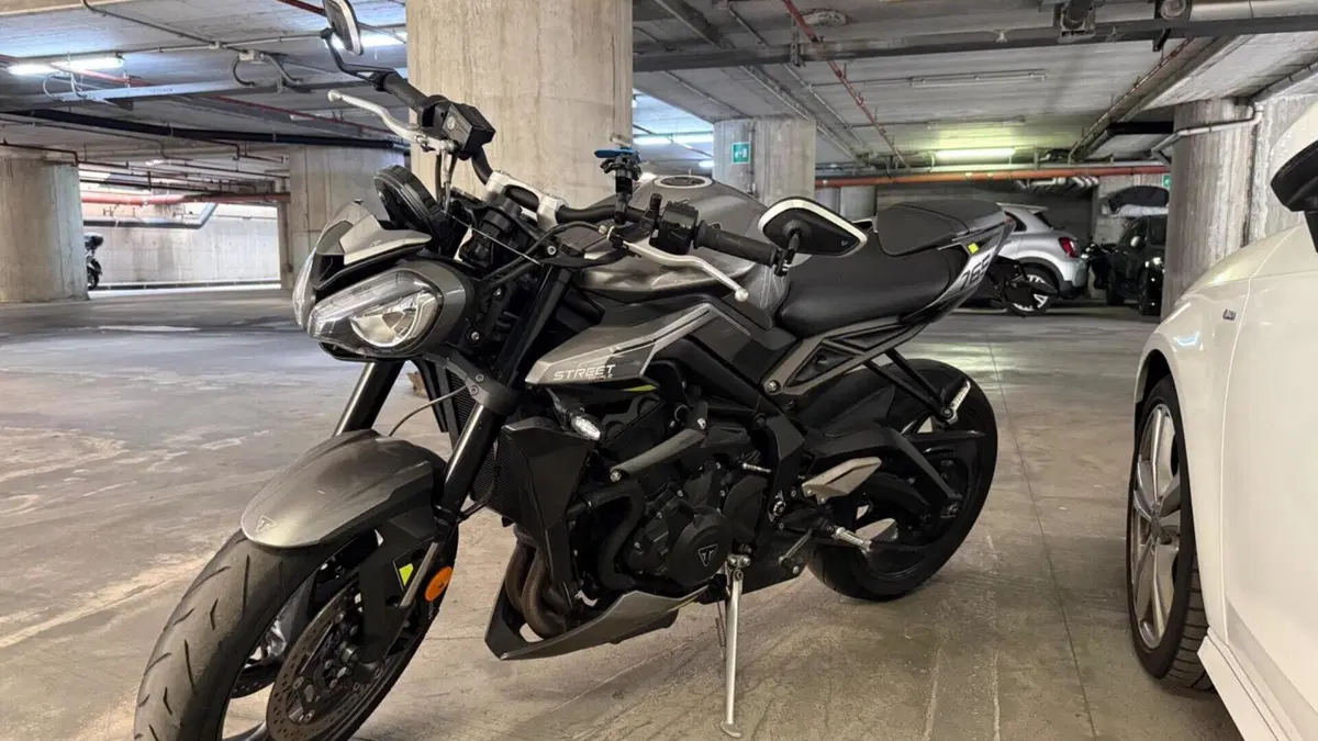 Triumph Street Triple 765 R (2023 - 26)  (3)