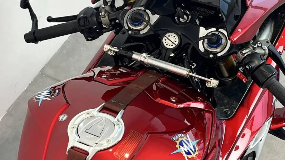 MV Agusta Superveloce 1000 Serie Oro (2024 - 26)  (10)