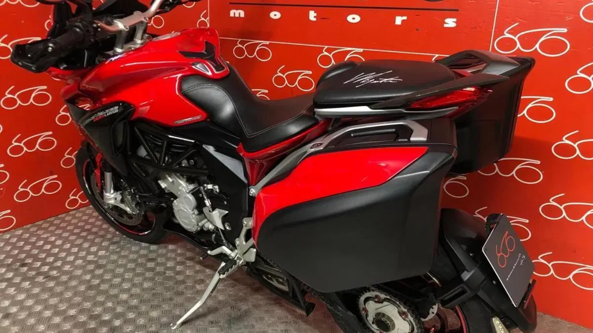 MV Agusta Turismo Veloce 800 Lusso (2014 - 16)  (4)
