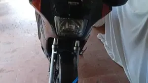 Kawasaki GTR 1000  (4)