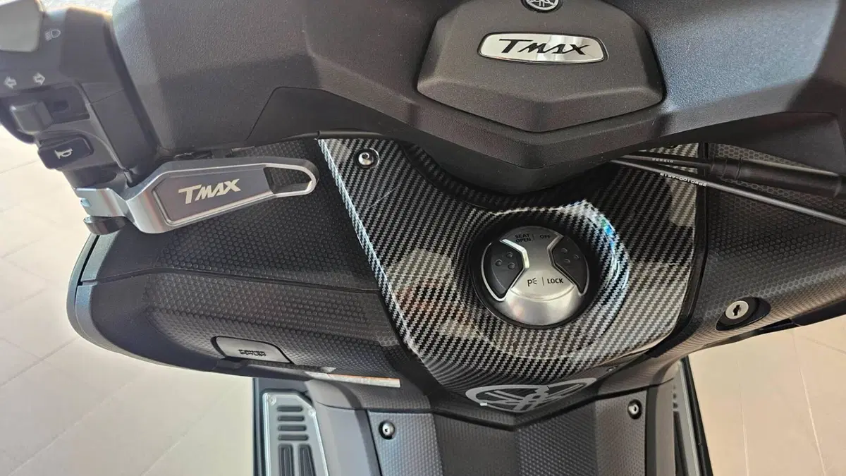 Yamaha T-Max 530 ABS (2015 - 17)  (11)