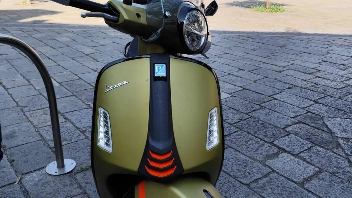 Vespa GTS 300 Super Sport (2023 - 24)  (2)