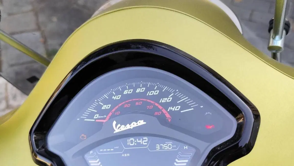 Vespa GTS 300 Super Sport (2023 - 24)  (9)