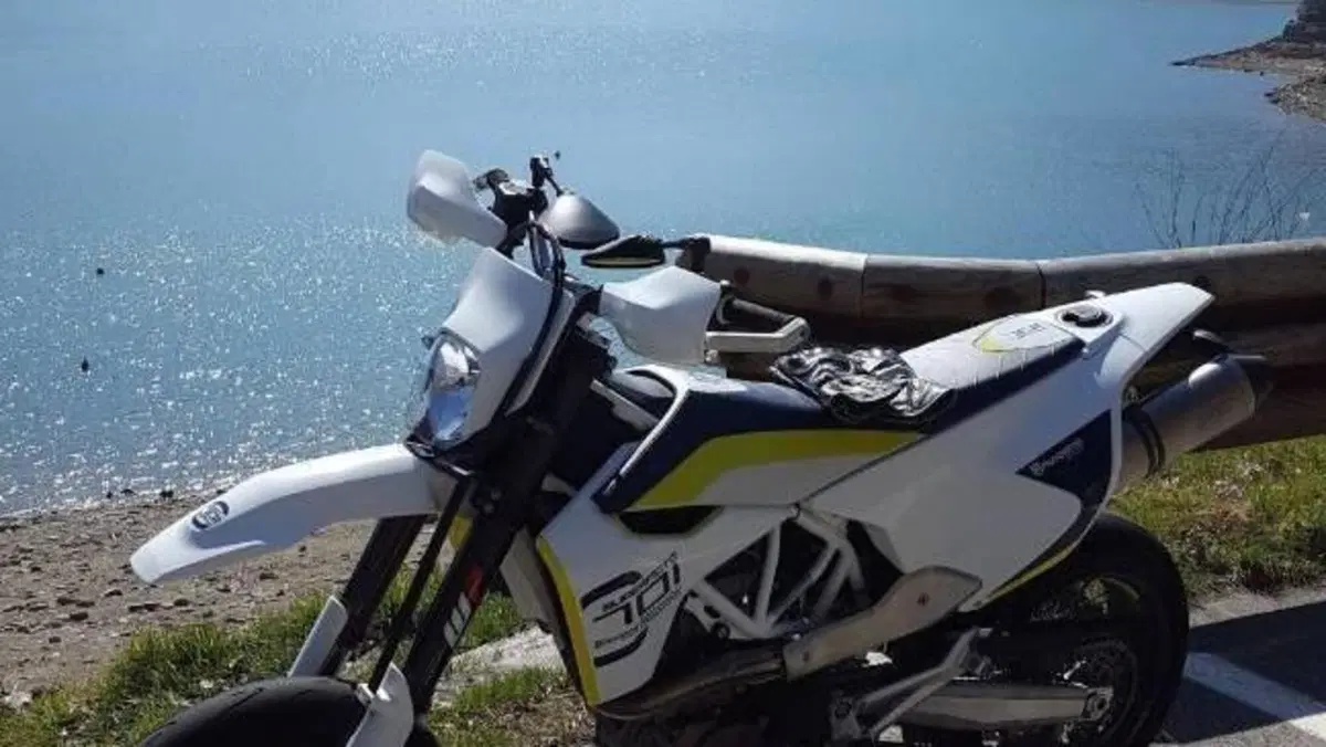 Husqvarna 701 Supermoto (2017 - 19)  (5)
