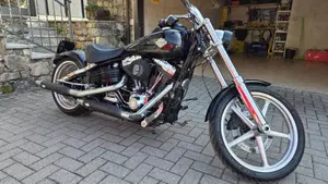 Harley-Davidson 1584 Rocker C (2009 - 11) - FXCWC  (2)