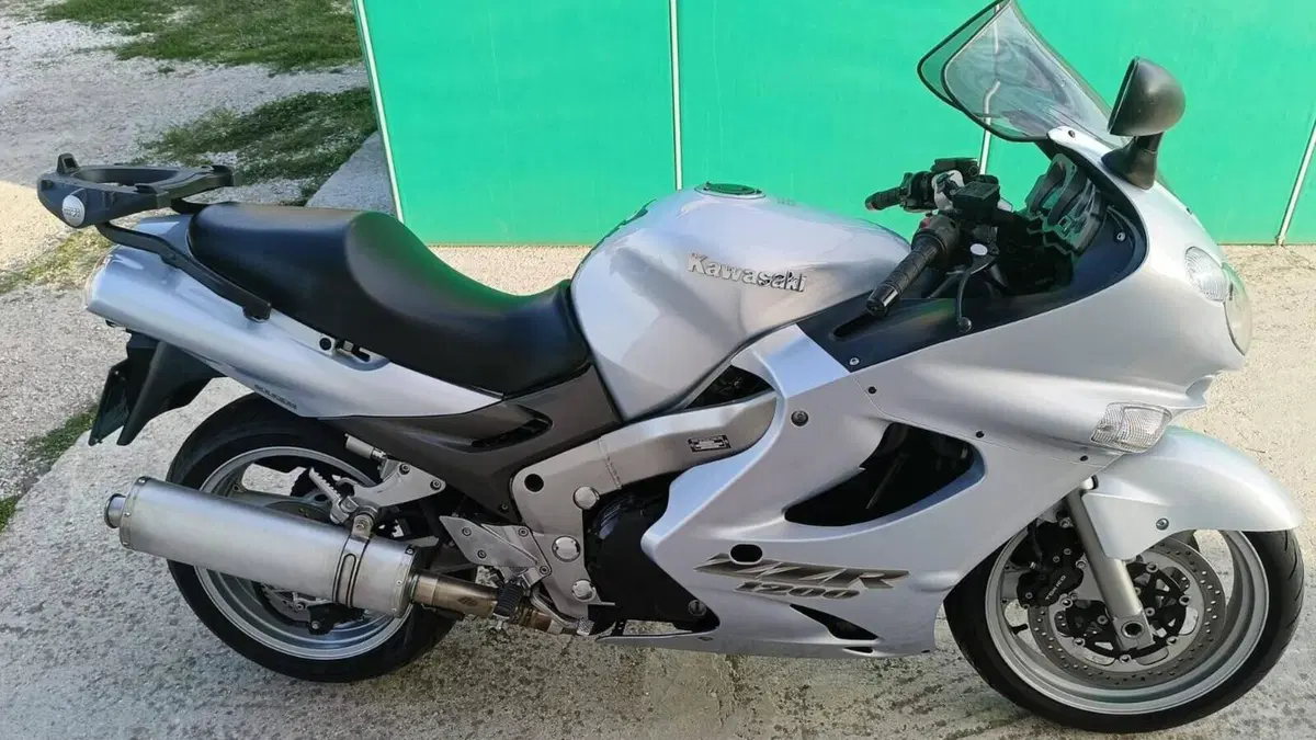 Kawasaki ZZR 1200 (2002 - 05)  (2)