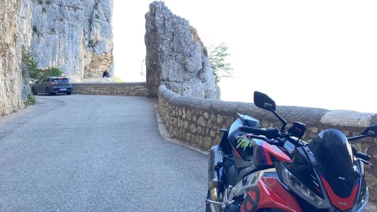 Aprilia Tuono V4 Factory (2021 - 24)  (2)