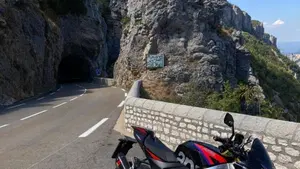 Aprilia Tuono V4 Factory (2021 - 24)  (3)