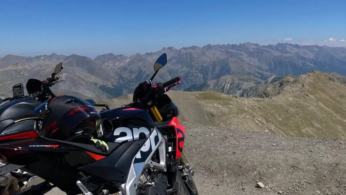 Aprilia Tuono V4 Factory (2021 - 24)  (5)
