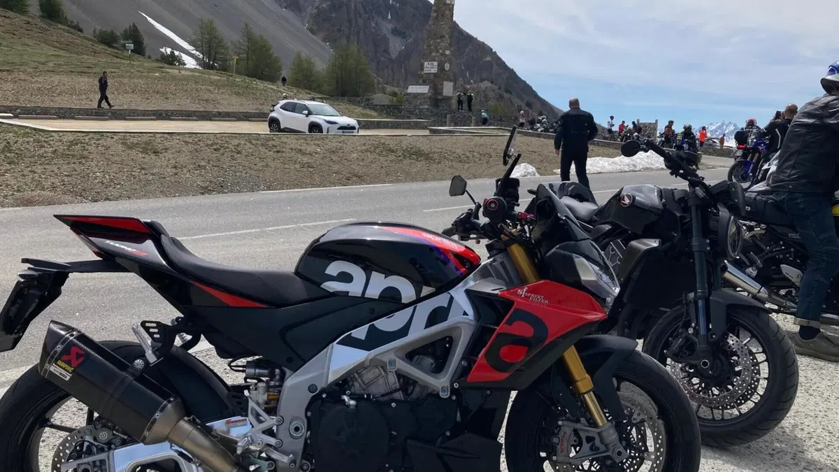 Aprilia Tuono V4 Factory (2021 - 24)  (7)