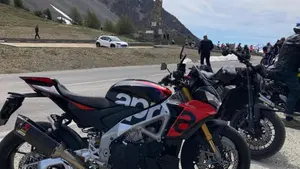 Aprilia Tuono V4 Factory (2021 - 24)  (7)