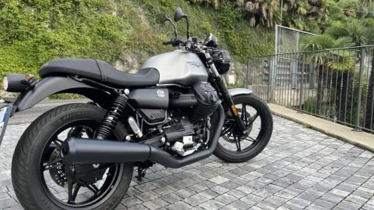Moto Guzzi V7 Stone (2021 - 24)  (2)
