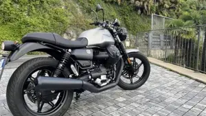 Moto Guzzi V7 Stone (2021 - 24)  (2)