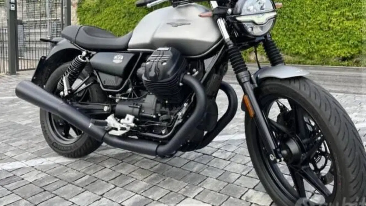 Moto Guzzi V7 Stone (2021 - 24) 