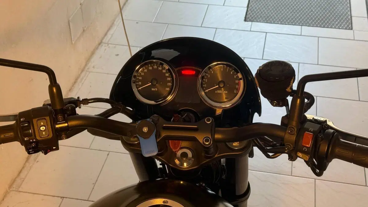 Kawasaki Z 900 RS (2018 - 20)  (12)