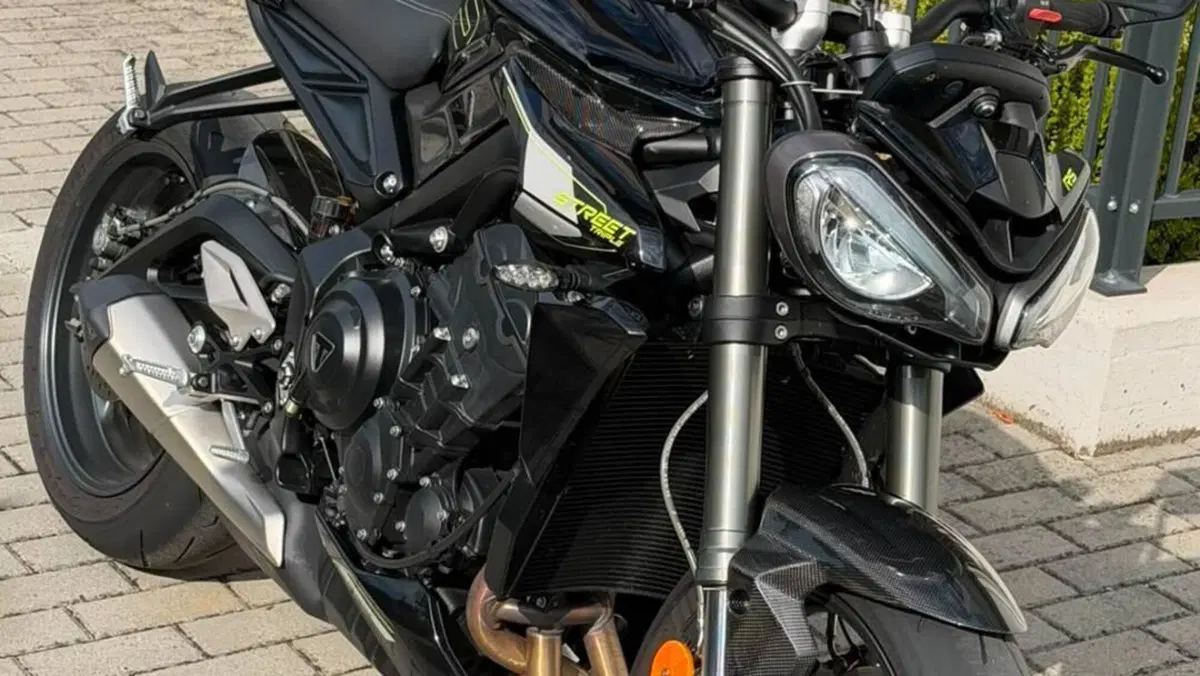 Triumph Street Triple 765 RS (2023 - 26)  (2)