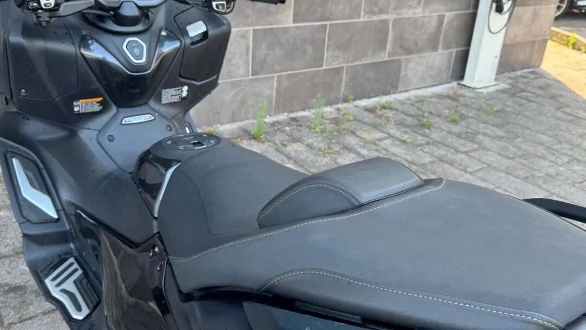 Yamaha T-Max 560 Tech Max (2022 - 24)  (7)