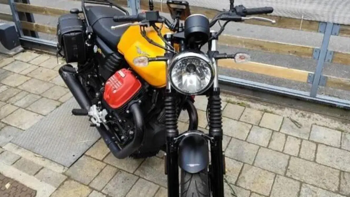 Moto Guzzi V7 III Stone (2017 - 20) 