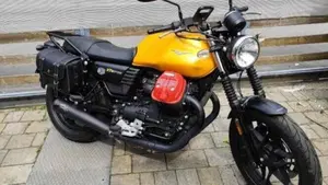 Moto Guzzi V7 III Stone (2017 - 20)  (2)