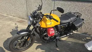 Moto Guzzi V7 III Stone (2017 - 20)  (3)