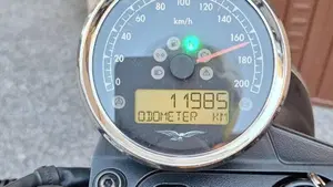 Moto Guzzi V7 III Stone (2017 - 20)  (9)