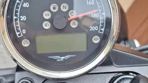 Moto Guzzi V7 III Stone (2017 - 20)  (10)
