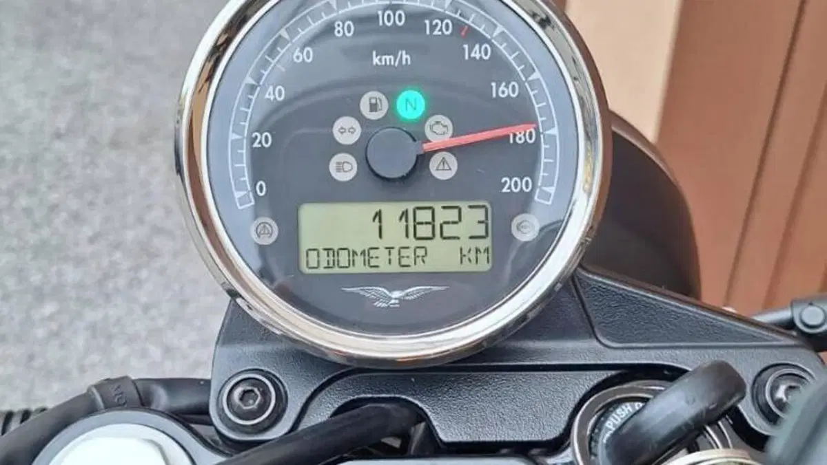 Moto Guzzi V7 III Stone (2017 - 20)  (11)