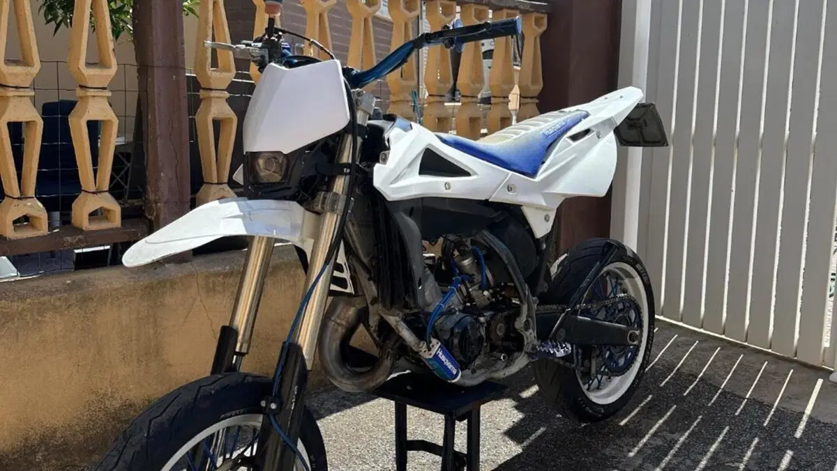 Husqvarna SM 125 (2009)  (2)
